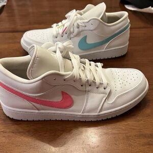 Nike Men’s White Low-Top Athletic Shoes with Pink & Teal Swoosh